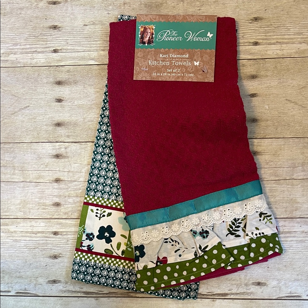 Set of Two Pioneer Woman Kari Diamond Decorative Kitchen Towels